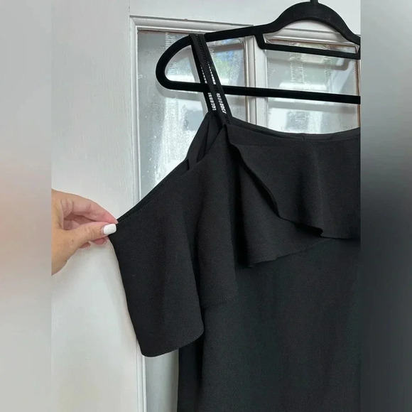 Maggy London Classic Black Cold Shoulder Ruffle Shift Dress Women’s Size 14 - Picture 6 of 12